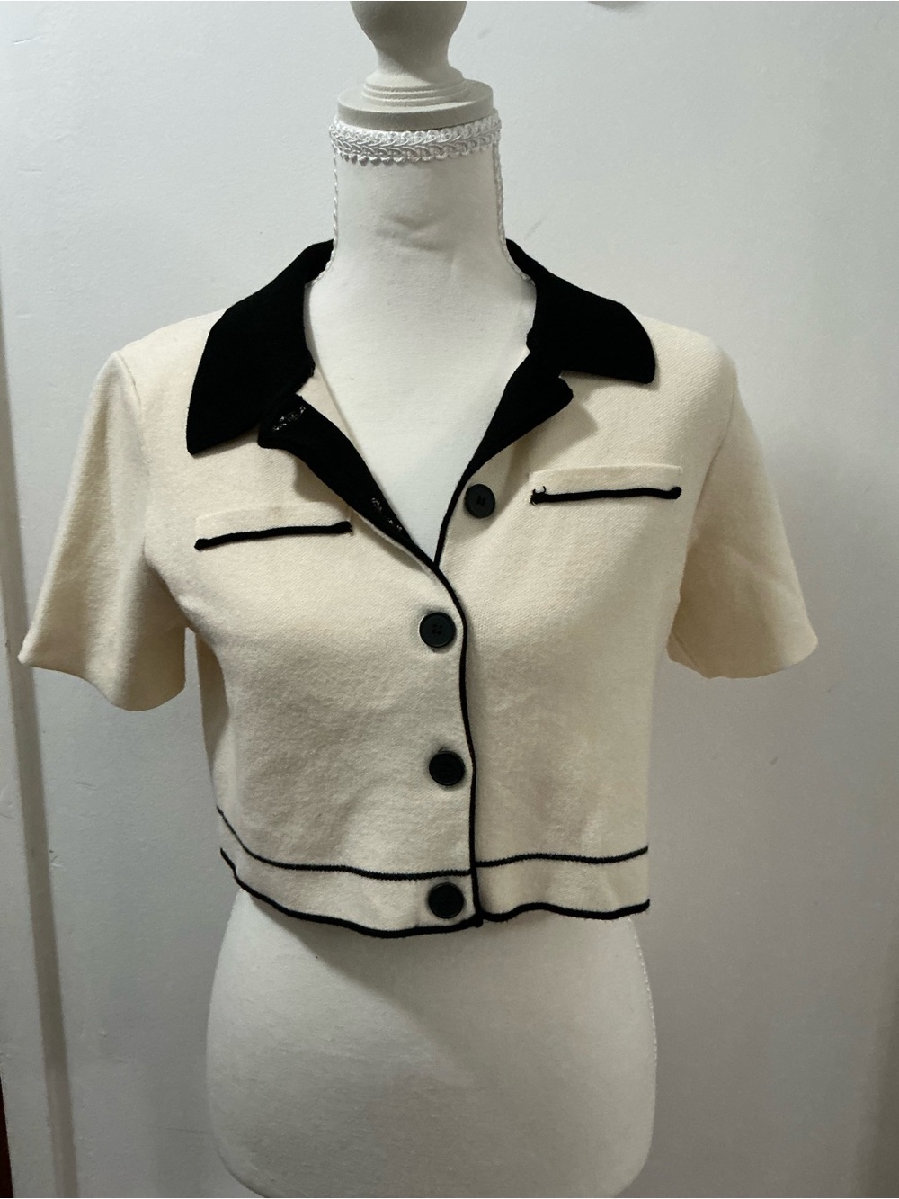 OAK + FORT Cream Black Cropped Cardigan S